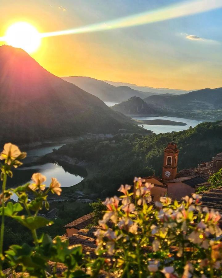 La Casa Sul Fiordo Lago Del Turano Paganico Sabino Экстерьер фото